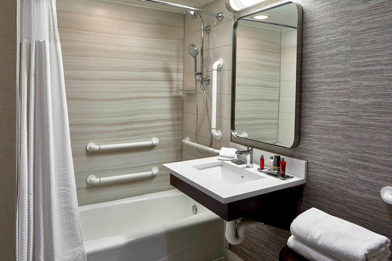 Minneapolis Marriott West Сент-Луис-Парк Экстерьер фото